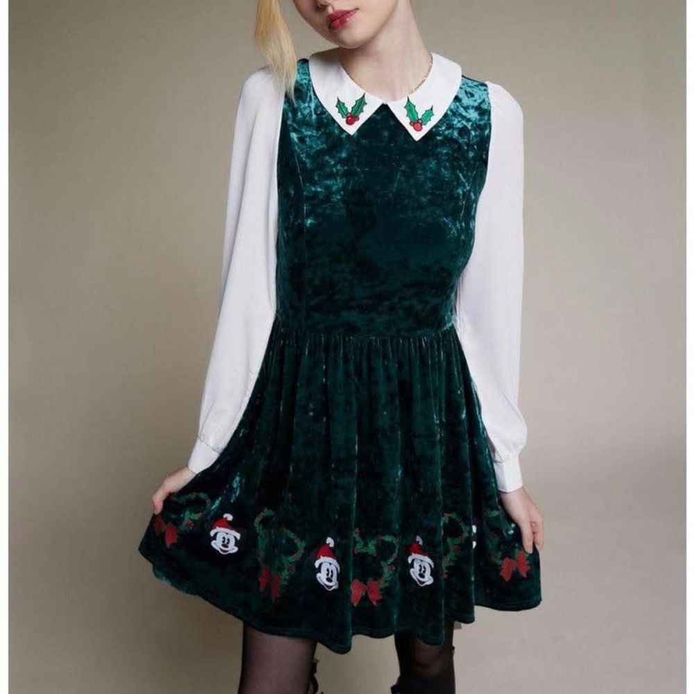 Her Universe Disney Holiday Velvet Long-Sleeve Dress